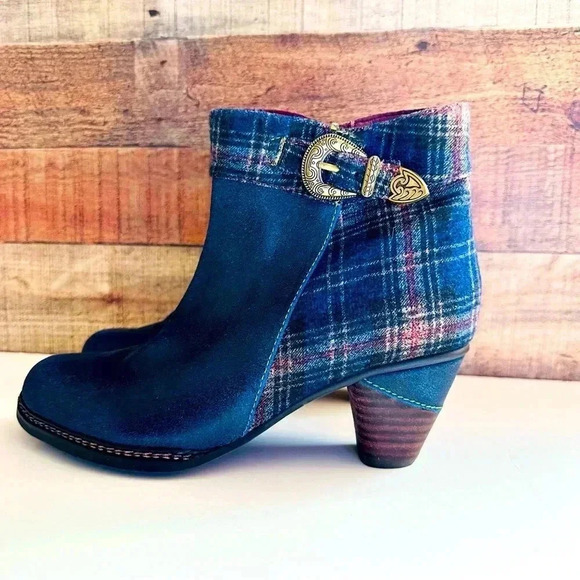 NWOT L’Artiste by Spring Step Captivate Ankle Blue Booties - Picture 2 of 9